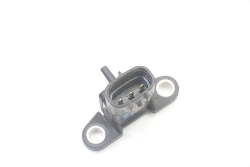 photo de SENSOR PRESION AIRE YAMAHA YP X-MAX XMAX 400 (2014 - 2017) - Primer plano técnico