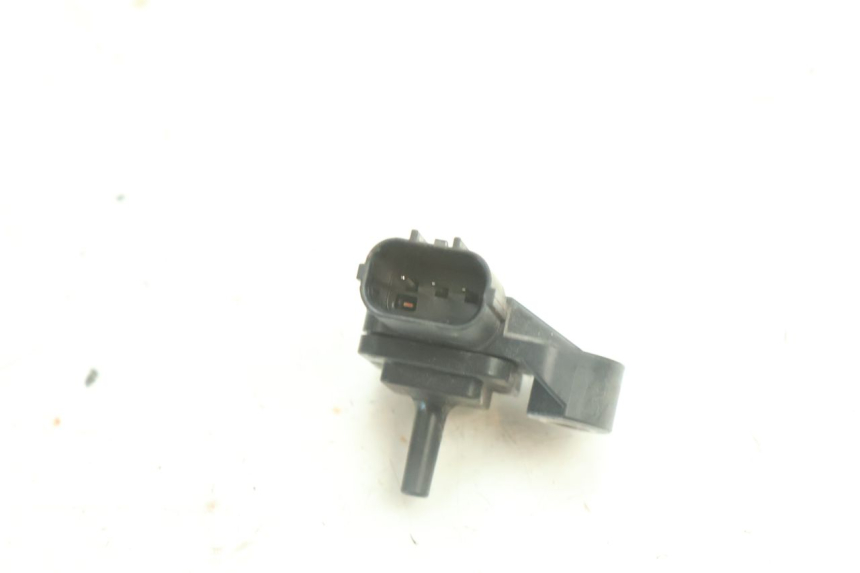 photo de SENSOR PRESION AIRE YAMAHA YZF R6 600 (2008 - 2009) - Primer plano técnico