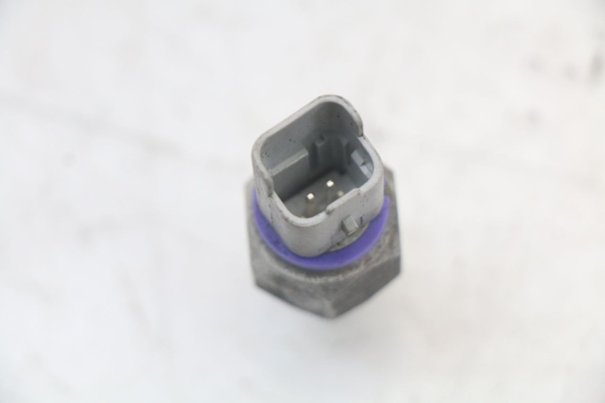 photo de FRENO SENSOR PRESION ACEITE PIAGGIO MP3 HPE 350 (2018 - 2020) - Zoom estado de uso