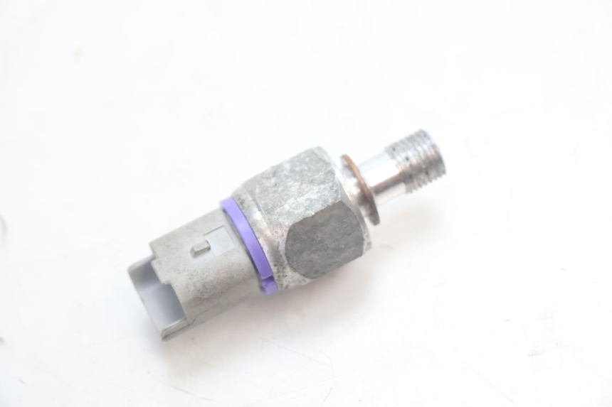 photo de FRENO SENSOR PRESION ACEITE PIAGGIO MP3 HPE 530 (2022 - 2026) - Zoom estado de uso