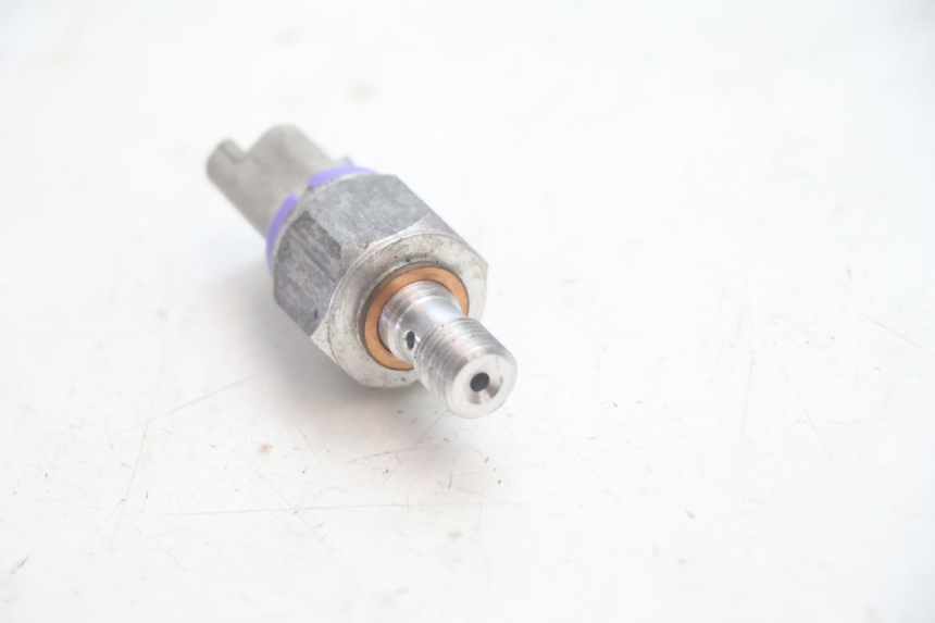 photo de FRENO SENSOR PRESION ACEITE PIAGGIO MP3 HPE 530 (2022 - 2026) - Otra perspectiva