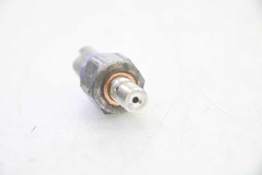 photo de FRENO SENSOR PRESION ACEITE PIAGGIO MP3 500 (2011 - 2015) - Primer plano técnico