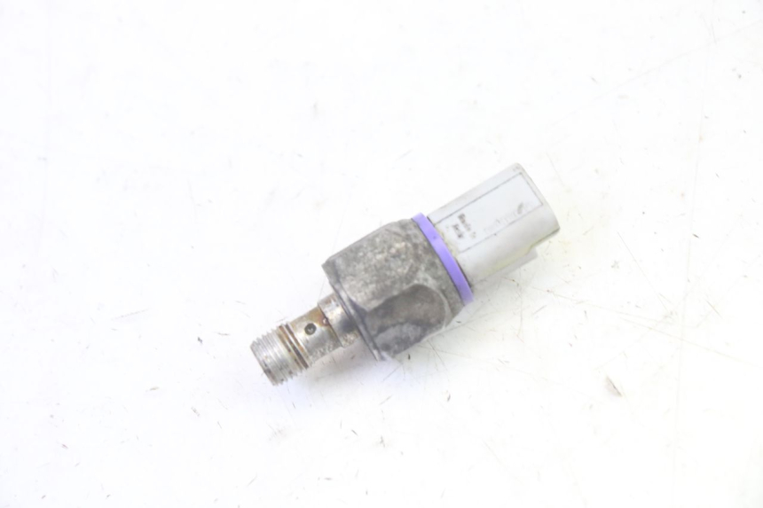 photo de SENSOR DE PRESIÓN DE ACEITE DE FRENO PIAGGIO MP3 RL 250 (2006 - 2010) - Zoom estado de uso
