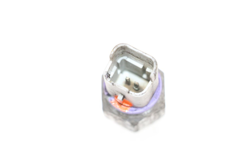 photo de SENSOR DE PRESIÓN DE ACEITE DE FRENO PIAGGIO MP3 RL 250 (2006 - 2010) - Zoom estado de uso