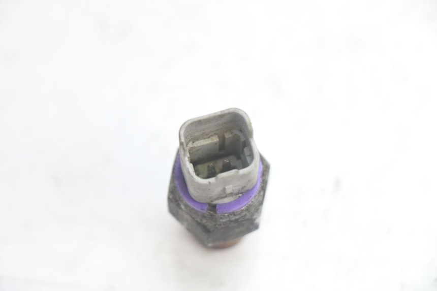 photo de SENSOR DE PRESIÓN DE ACEITE DE FRENO PIAGGIO MP3 125 (2006 - 2014) - Zoom estado de uso