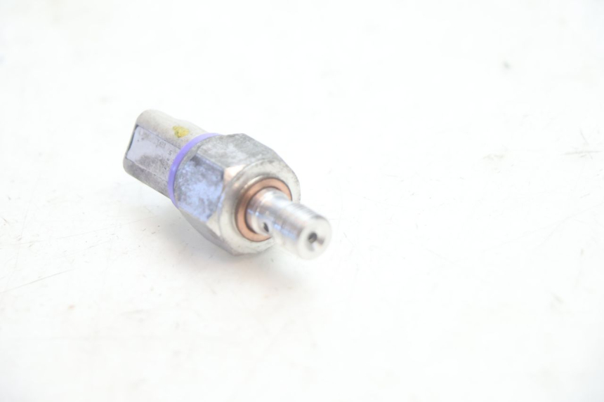 photo de FRENO SENSOR PRESION ACEITE PIAGGIO MP3 500 (2016 - 2018) - Primer plano técnico
