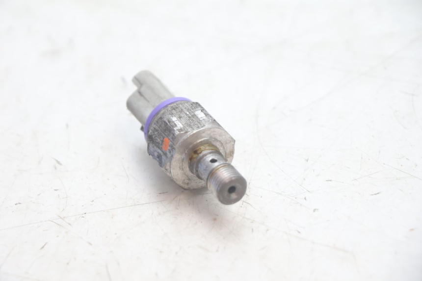 photo de SENSOR DE PRESIÓN DE ACEITE DE FRENO PIAGGIO MP3 125 (2006 - 2014) - Zoom estado de uso