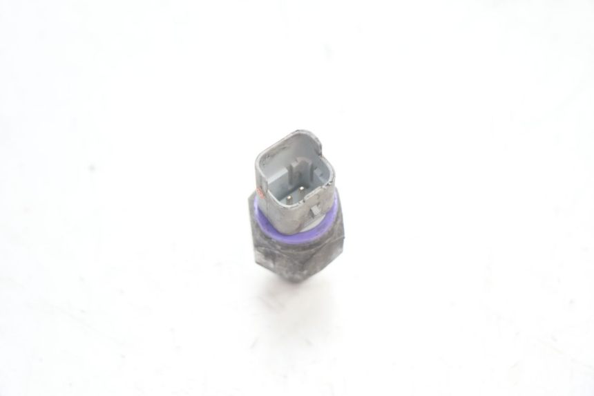 photo de SENSOR DE PRESIÓN DE ACEITE DE FRENO PIAGGIO MP3 125 (2006 - 2014) - Otra perspectiva