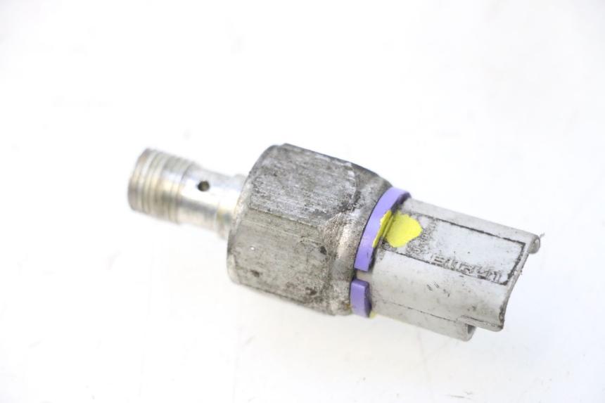 photo de FRENO SENSOR PRESION ACEITE PIAGGIO MP3 500 (2011 - 2015) - Zoom estado de uso