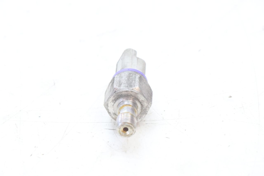 photo de FRENO SENSOR PRESION ACEITE PIAGGIO MP3 500 (2016 - 2018) - Primer plano técnico