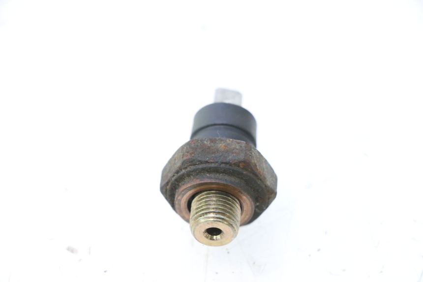 photo de SENSOR DE PRESIÓN DE ACEITE PIAGGIO X9 EVOLUTION 125 (2003 - 2007) - Zoom estado de uso
