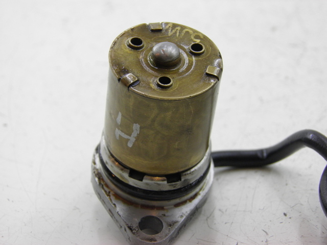 photo de SENSOR PRESION ACEITE YAMAHA FJR 1300 (2004 - 2005) - Primer plano técnico