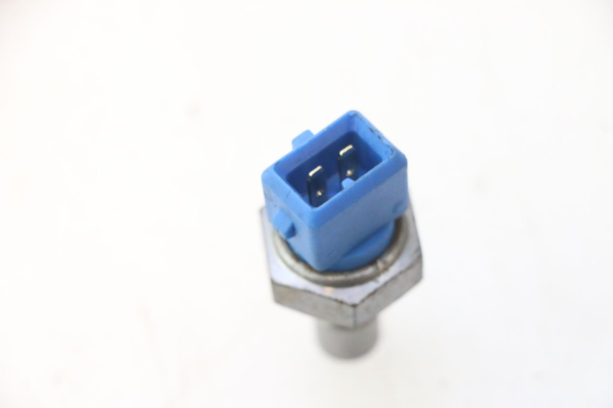 photo de SENSOR DE TEMPERATURA DEL MOTOR PIAGGIO LIBERTY IGET S 125 (2016 - 2020) - Zoom estado de uso