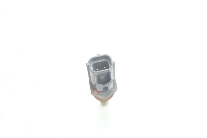 photo de SENSOR TEMPERATURA AGUA SUZUKI BURGMAN EXECUTIVE ABS 650 (2006 - 2012) - Zoom estado de uso