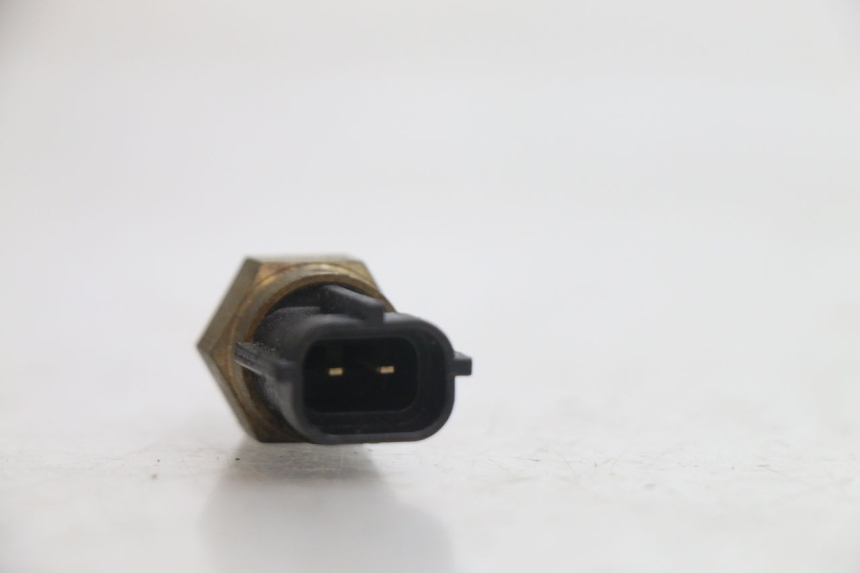 photo de SENSOR TEMPERATURA AGUA YAMAHA FJR 1300 (2001 - 2005) - Zoom estado de uso