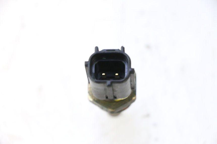 photo de SENSOR TEMPERATURA AGUA YAMAHA FZ8 800 (2010 - 2016) - Zoom estado de uso
