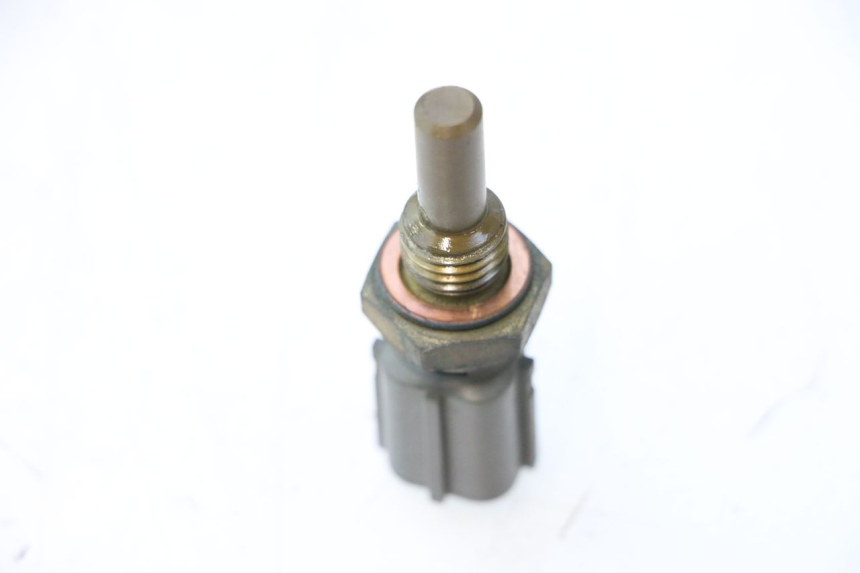 photo de SENSOR TEMPERATURA AGUA SUZUKI GSR 600 (2005 - 2012) - Zoom estado de uso