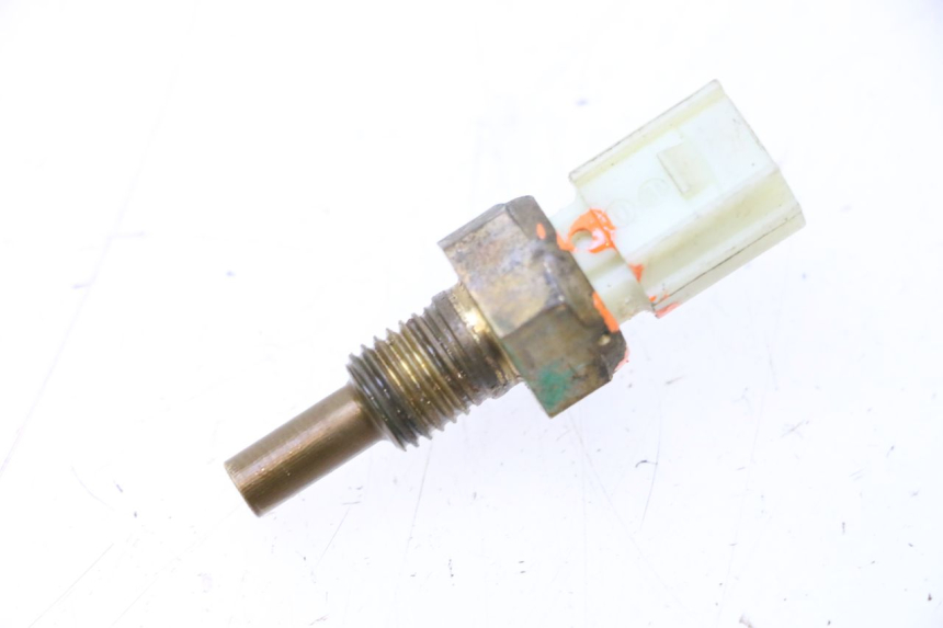 photo de SENSOR TEMPERATURA AGUA HONDA PCX (JF57/JF64) 125 (2014 - 2018) - Zoom estado de uso