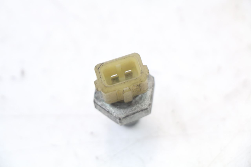 photo de SENSOR TEMPERATURA AGUA PEUGEOT BELVILLE 125 (2017 - 2021) - Zoom estado de uso