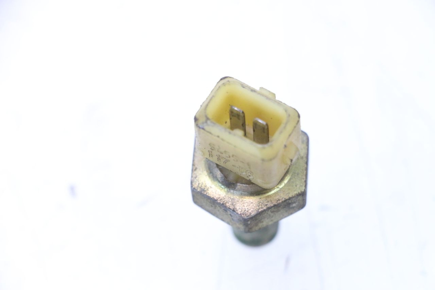 photo de SENSOR TEMPERATURA AGUA PEUGEOT SATELIS COMPRESSOR K15 125 (2006 - 2009) - Otra perspectiva