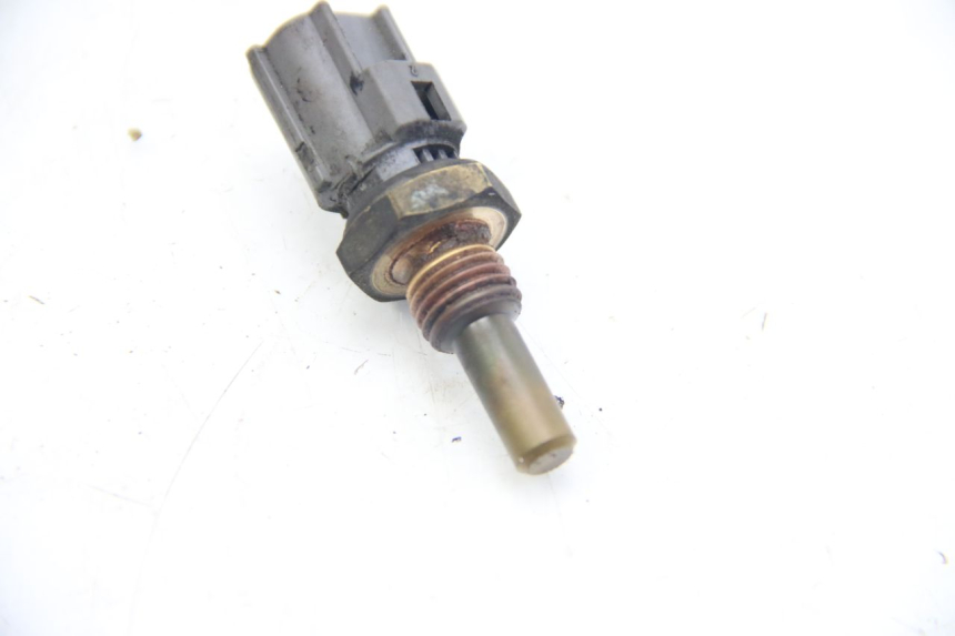 photo de SONDA DE TEMPERATURA DE AGUA SUZUKI SIXTEEN 125 (2008 - 2010) - Detalle de la pieza