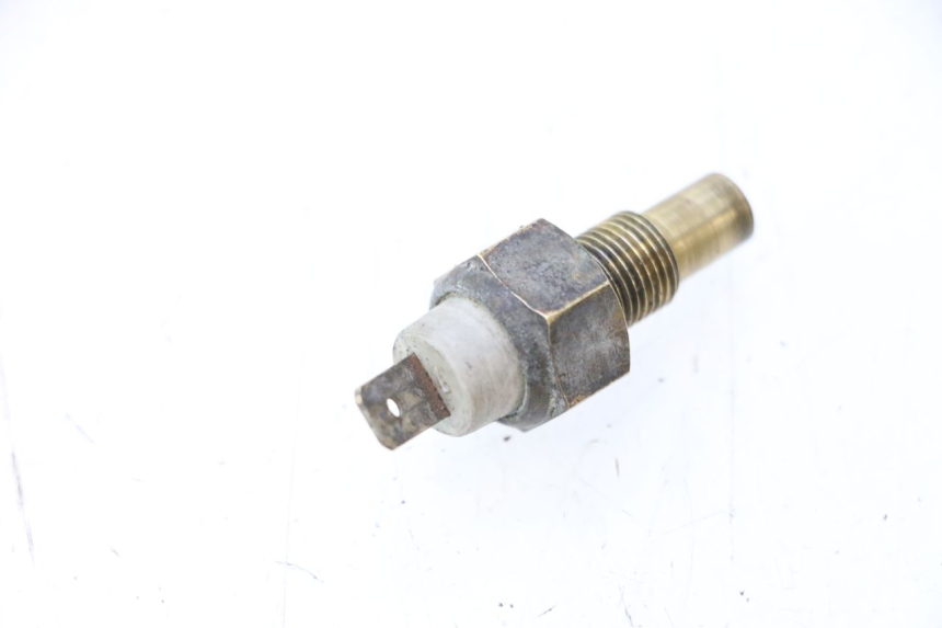 photo de SENSOR TEMPERATURA AGUA SUZUKI SMX SUPERMOTARD 50 (1996 - 2001) - Zoom estado de uso