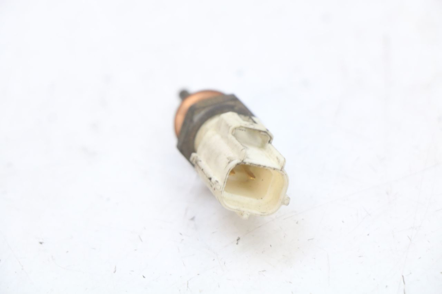 photo de SENSOR TEMPERATURA AGUA SUZUKI GSR 750 (2011 - 2017) - Primer plano técnico