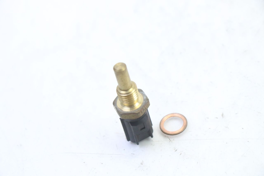 photo de SENSOR TEMPERATURA AGUA SUZUKI SV S 650 (2003 - 2009) - Primer plano técnico