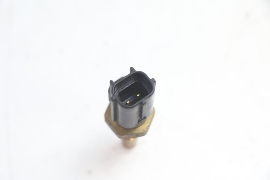photo de SENSOR TEMPERATURA AGUA SUZUKI SV S 650 (2003 - 2009) - Zoom estado de uso