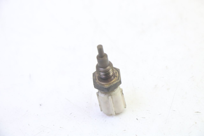 photo de SONDA DE TEMPERATURA DE AGUA YAMAHA X-MAX XMAX 125 (2010 - 2013) - Primer plano técnico