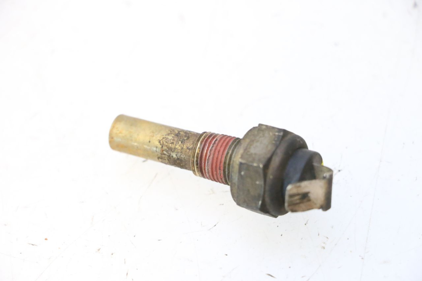 photo de SENSOR TEMPERATURA AGUA YAMAHA YP MAJESTY 125 (2007 - 2010) - Otra perspectiva