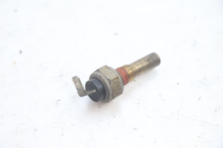 photo de SENSOR TEMPERATURA AGUA YAMAHA YP MAJESTY 125 (2002 - 2006) - Zoom estado de uso