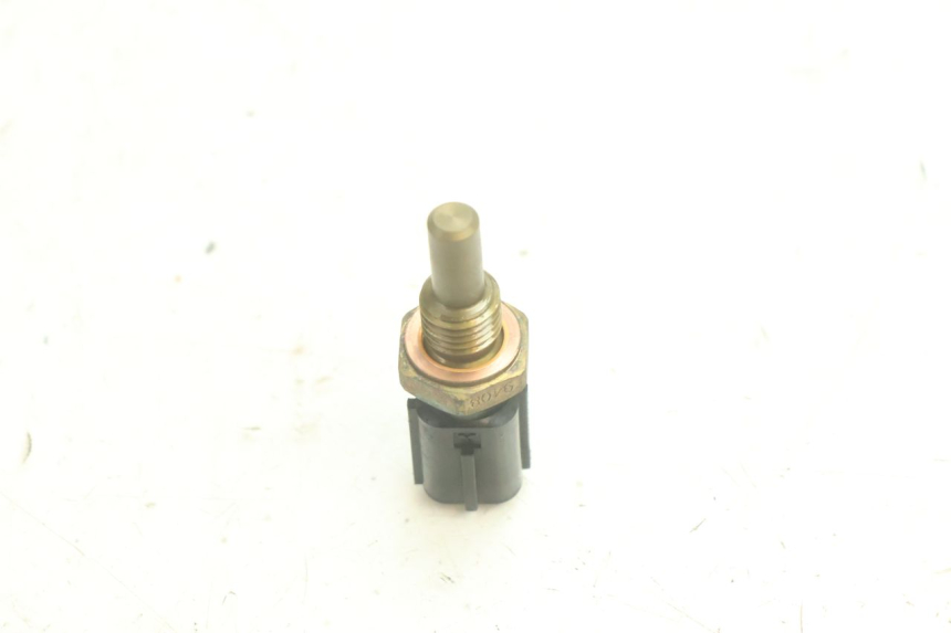 photo de SENSOR TEMPERATURA AGUA YAMAHA YZF R6 600 (2008 - 2009) - Otra perspectiva