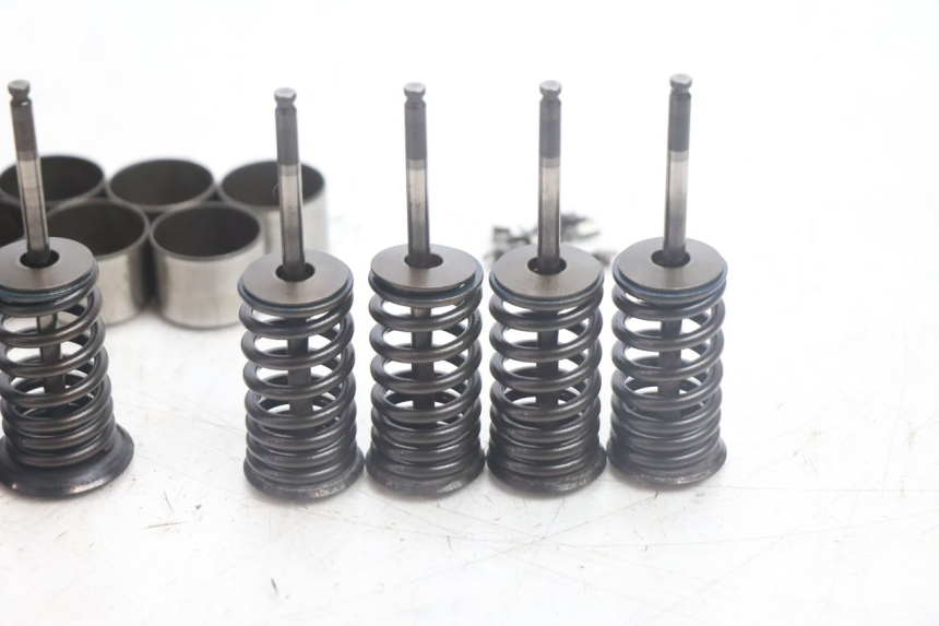 photo de VALVULA MOTOR SUZUKI BURGMAN EXECUTIVE ABS 650 (2006 - 2012) - Características distintivas