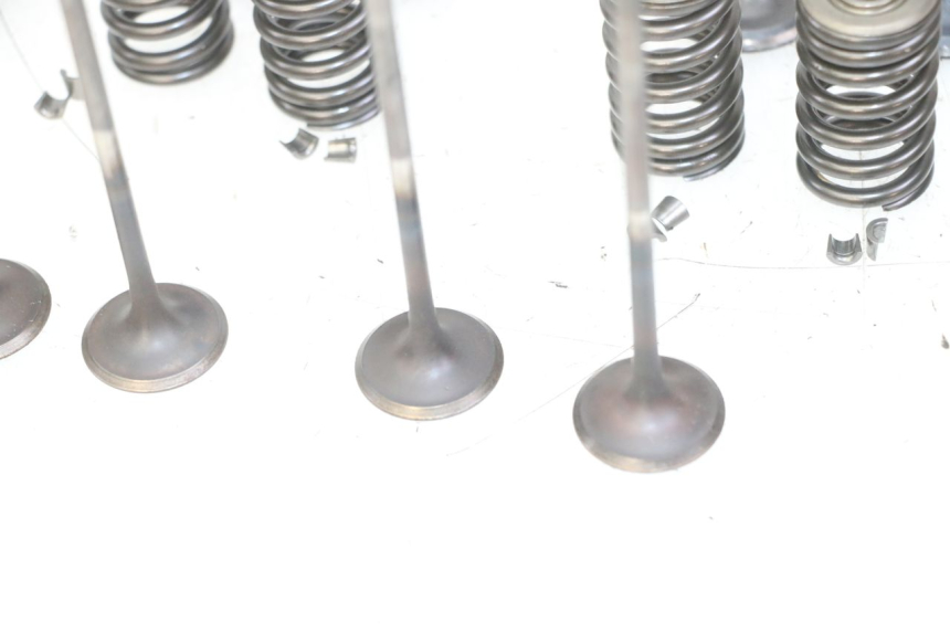 photo de VALVULA MOTOR HONDA CB R 1000 (2018 - 2023) - Otra vista del artículo