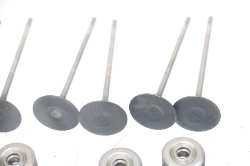 photo de VALVULA MOTOR HONDA CB R 1000 (2018 - 2023) - Inspección visual detallada