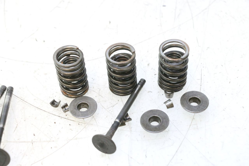 photo de VALVULA MOTOR HONDA CB TWO FIFTY 250 (1991 - 2002) - Detalles de los puntos de fijación