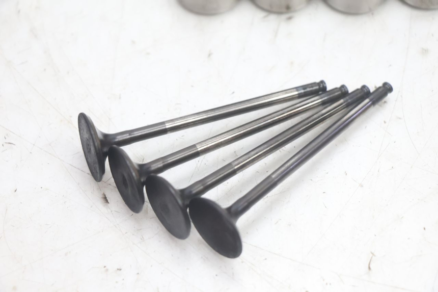 photo de VALVULA MOTOR HONDA FJS SILVER WING SILVERWING 400 (2005 - 2008) - Estado de la superficie y material