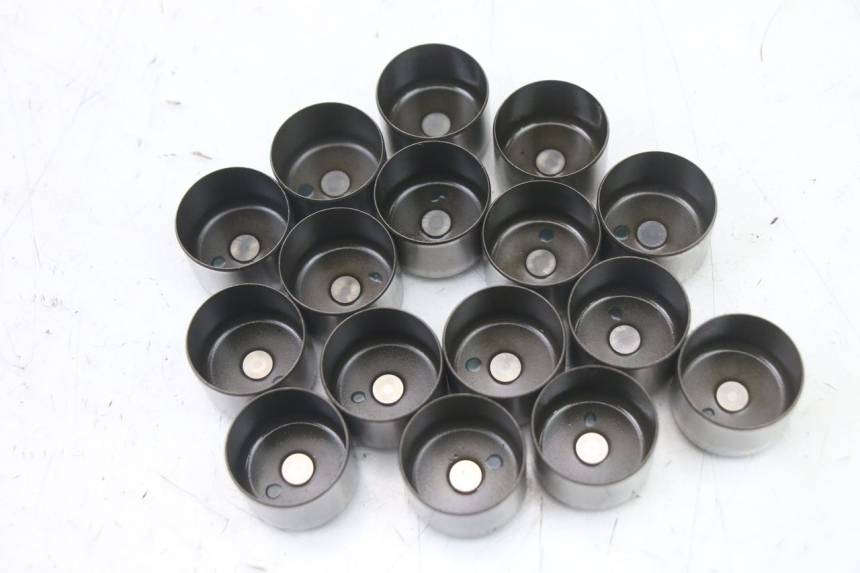 photo de VALVULA MOTOR YAMAHA FZ6 FAZER S2 600 (2007 - 2011) - Primer plano de alta resolución