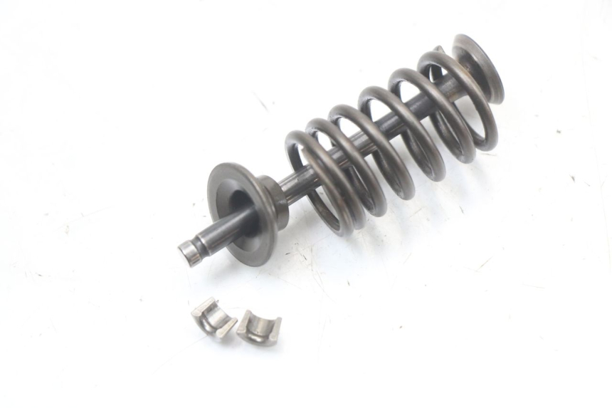 photo de VALVULA MOTOR KYMCO K-PW K-PIPE 50 (2012 - 2017) - Primer plano técnico