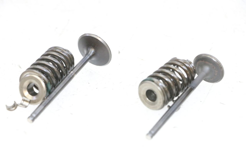 photo de VALVULA MOTOR KYMCO LIKE 125 (2009 - 2016) - Primer plano técnico