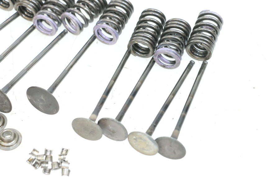 photo de VALVULA MOTOR KAWASAKI NINJA 400 (2018 - 2023) - Detalles de los puntos de fijación