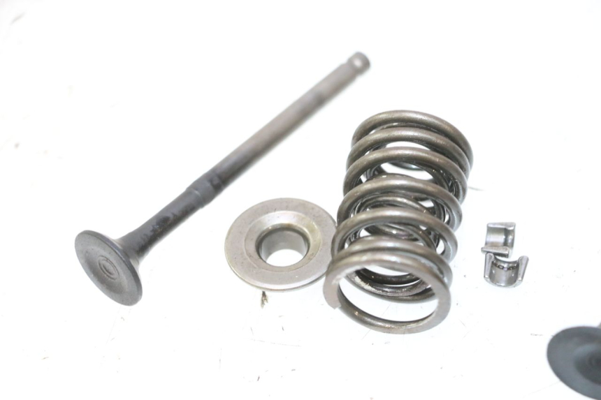 photo de VALVULA MOTOR JM MOTORS OLDIES 4T 50 (2010 - 2020) - Primer plano técnico