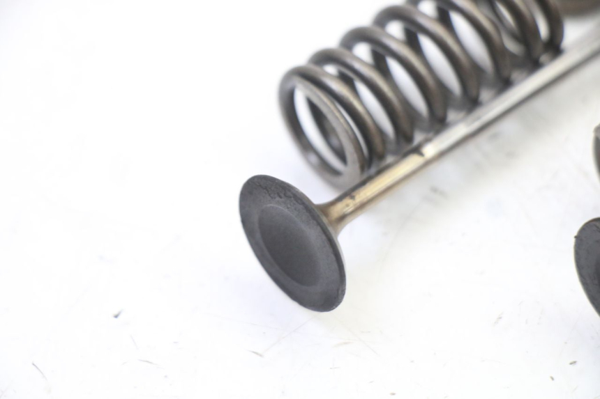 photo de VALVULA MOTOR PEUGEOT SATELIS 125 (2013 - 2018) - Detalles de los puntos de fijación