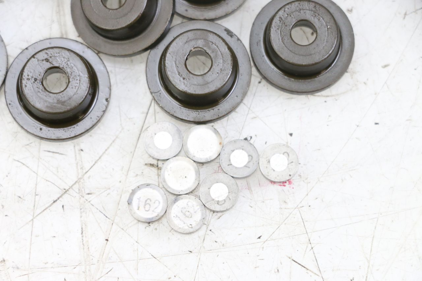 photo de VALVULA MOTOR SUZUKI GSR 750 (2011 - 2017) - Detalle de la pieza