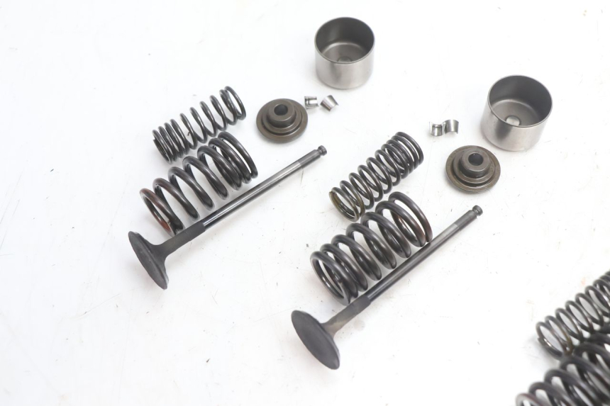 photo de VALVULA MOTOR SUZUKI SV S 650 (2003 - 2009) - Detalle de la pieza