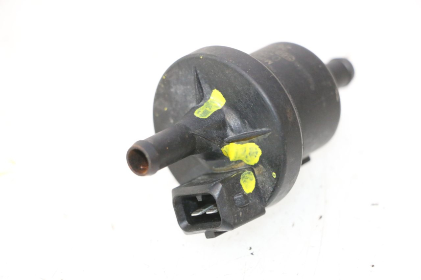 photo de VÁLVULA VENTILACIÓN CANISTER BMW C SPORT 650 (2015 - 2021) - Primer plano técnico