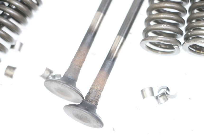 photo de VALVULA MOTOR PIAGGIO VESPA GRANTURISMO 200 (2004 - 2005) - Otra perspectiva