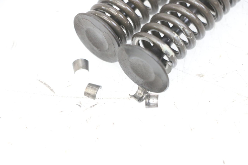 photo de VALVULA MOTOR PIAGGIO VESPA GRANTURISMO 200 (2004 - 2005) - Detalles de los puntos de fijación