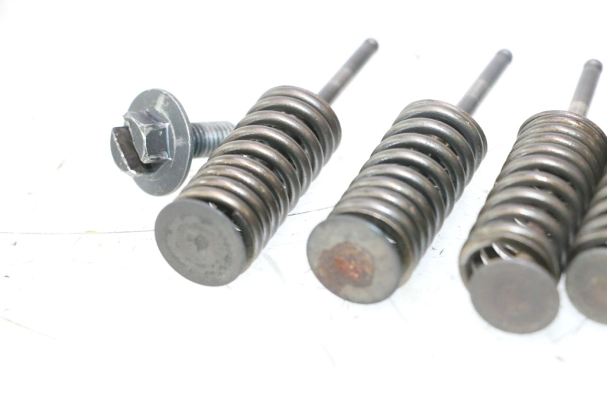 photo de VALVULA MOTOR YAMAHA X-MAX XMAX 125 (2010 - 2013) - Primer plano técnico